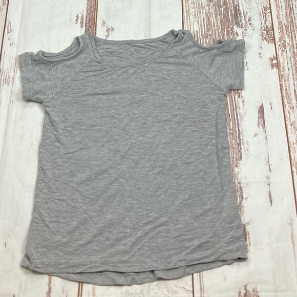 Irelia Tops - IRELIA Cold Shoulder Short Sleeve Shirt Gray Sz Small